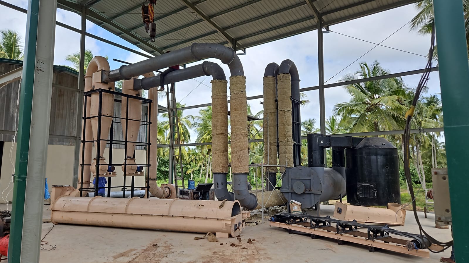 Industrial biomass gasifier